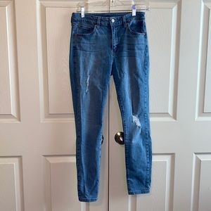 Women’s light wash skinny jeans size 6